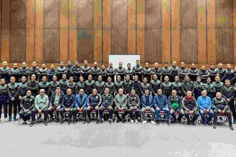 أبو ريدة في زيارته لمعسكر الحكام: ندعمكم وننتظر منكم الأفضل